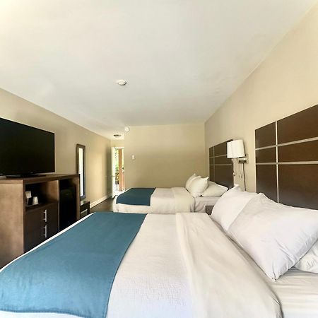 Big Tub Resort & Marina 토버모리 외부 사진