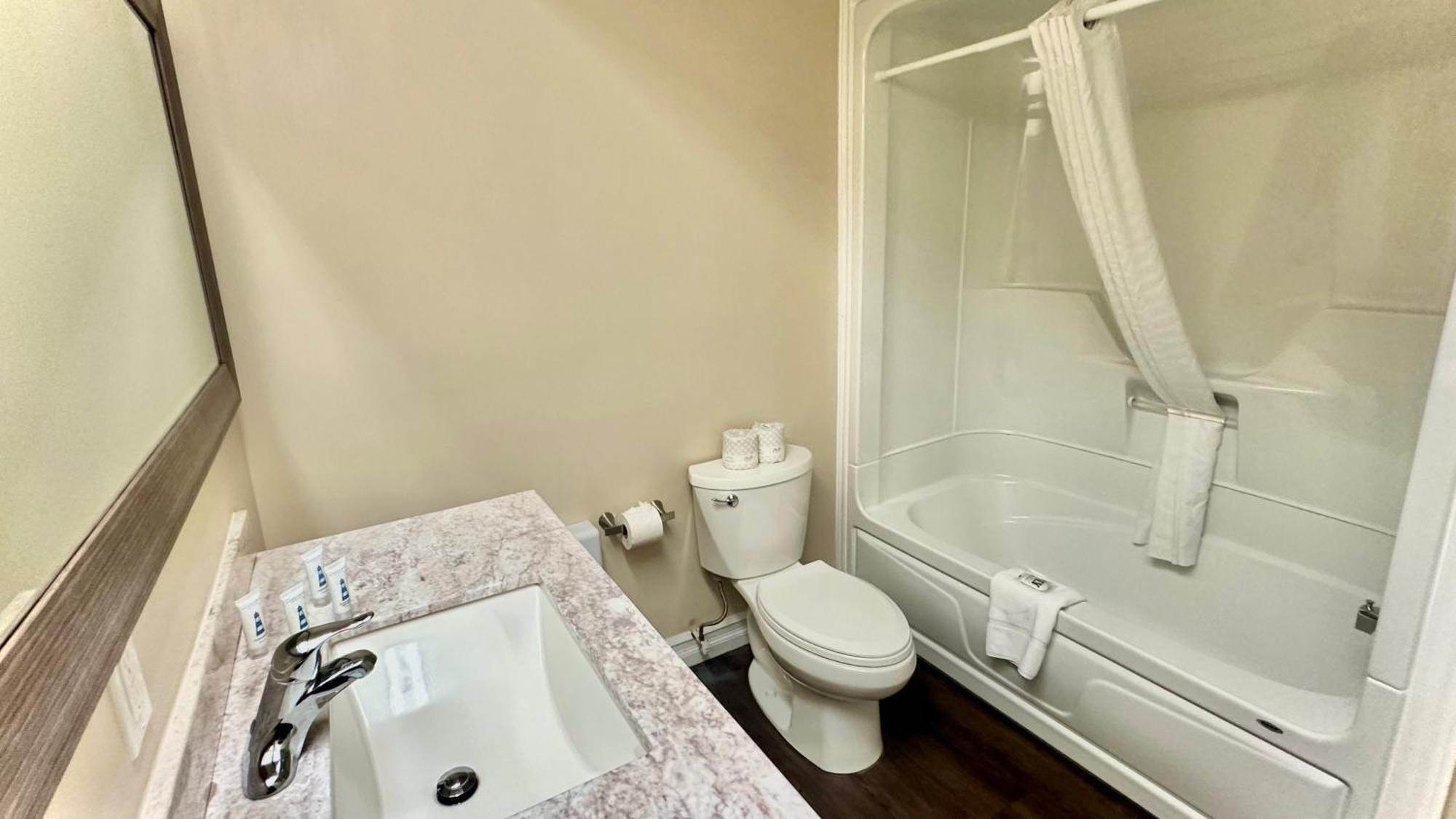 Big Tub Resort & Marina 토버모리 외부 사진